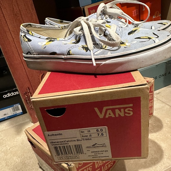Banana Vans - Picture 2 of 4